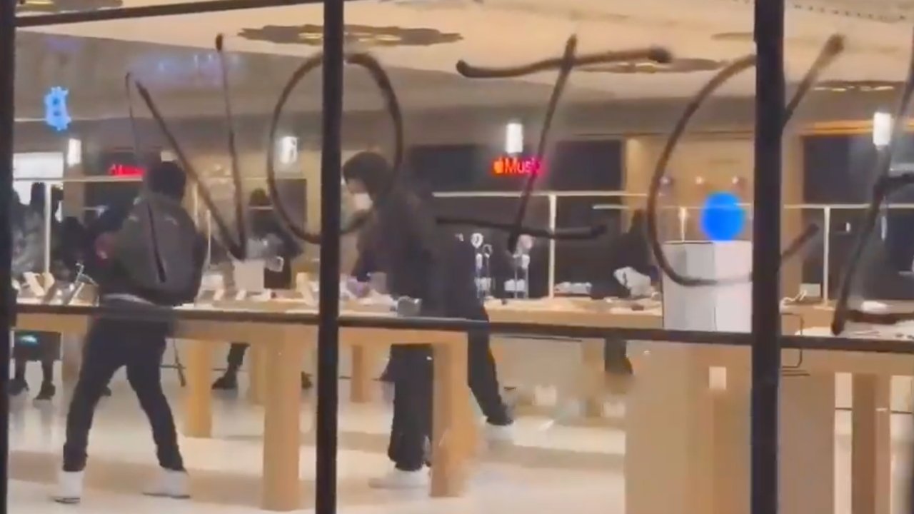 在反IICE抗议中,洛杉矶苹果店偷走了东西。